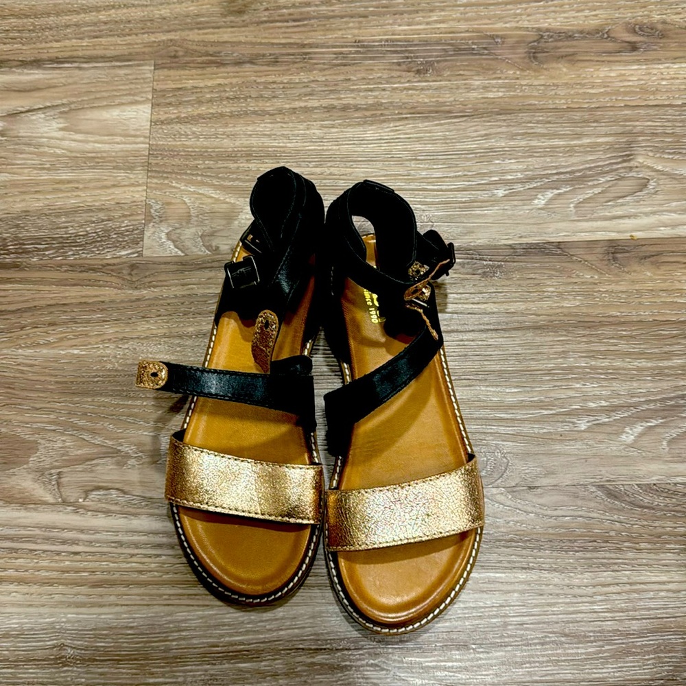 Diba sandals